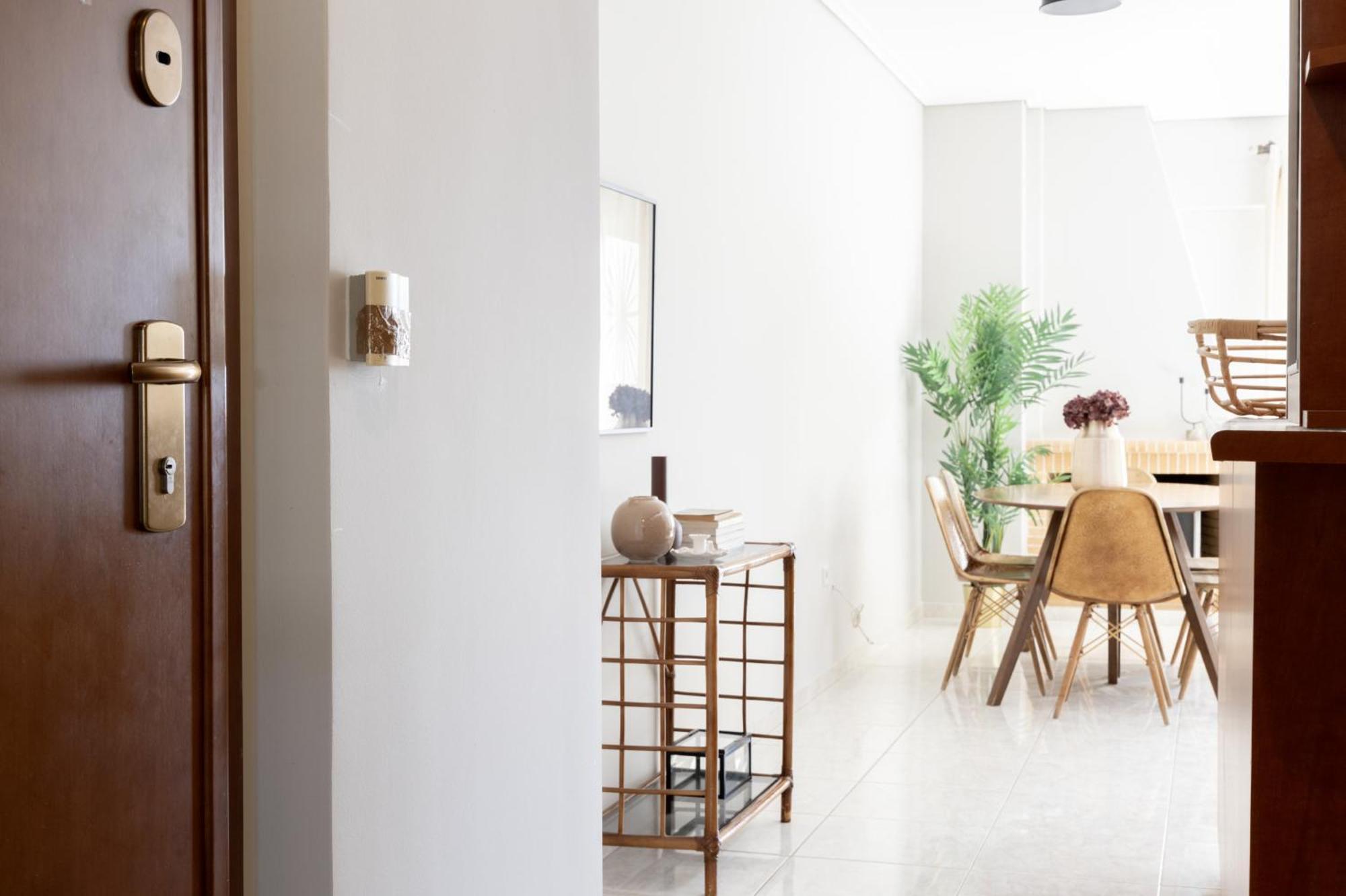 Renovated 3 Bedroom Apt With Acropolis View Атина Екстериор снимка